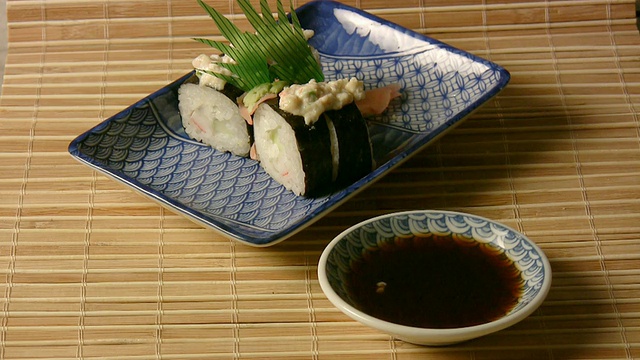 吃寿司(高清)视频素材