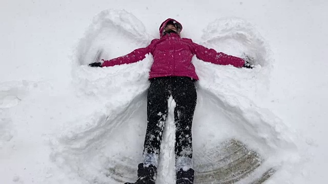 雪的天使有趣视频素材