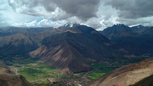 安第斯山脉(世界上最长的大陆山脉)鸟瞰图视频下载