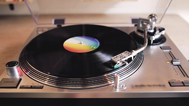 唱片播放器与黑胶唱片，音乐背景模板视频素材