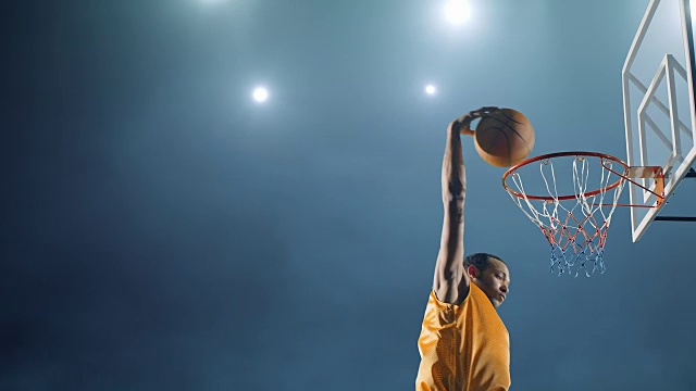 篮球运动员扣篮得分视频下载