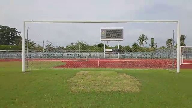 航拍泰国的足球场和足球球门视频素材
