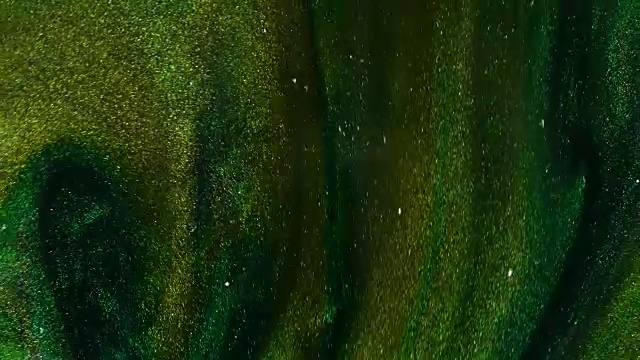 4 k。墨水在水里。绿色的翡翠墨水在红色的水中反应，创造抽象的背景。视频素材