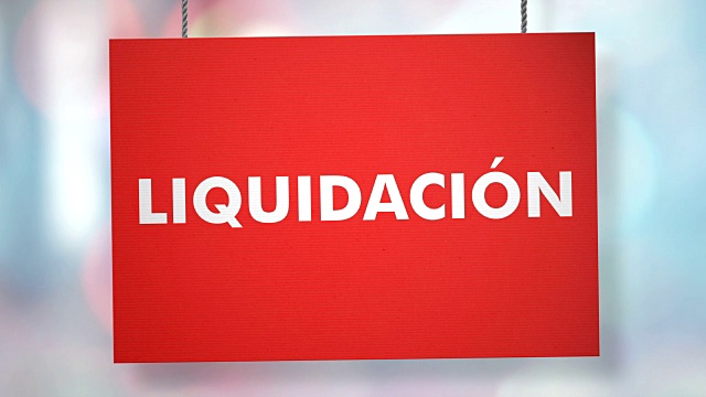 Liquidación标志挂在绳子上。包括光磨，所以你可以放置自己的背景。视频素材