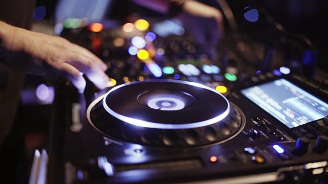派对上的DJ混音视频素材