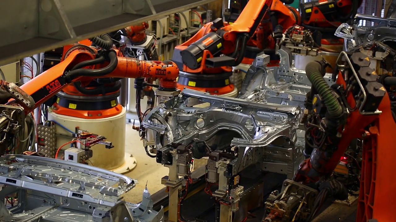 汽车车身焊接机器人视频素材