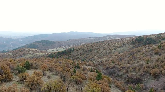 土耳其kizilcahamam秋天森林鸟瞰图4k视频下载