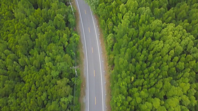 鸟瞰图的当地公路旅行在泰国视频素材