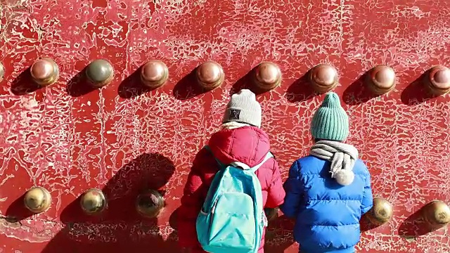 儿童游客参观故宫视频素材