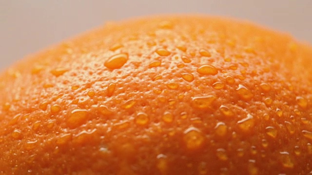 橙皮上有水滴视频素材