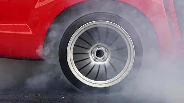 赛车在起跑线上烧轮胎视频下载