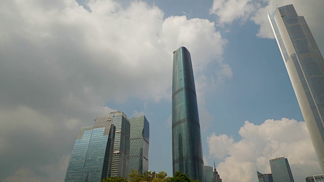 白天时间广州市区著名建筑慢镜头向上看4k中国视频下载