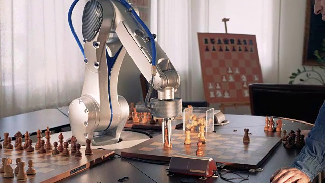 机器手下棋。人工智能的概念。4 k。视频素材
