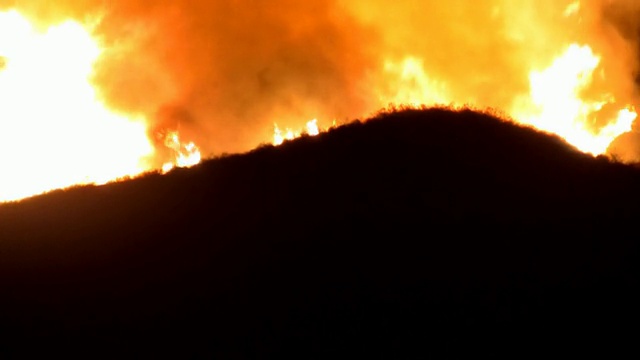 加州南部，山坡上的大火视频素材