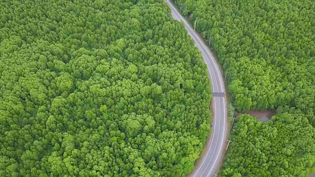 鸟瞰图的当地公路旅行在泰国视频素材