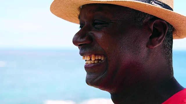 非洲式发型的人微笑视频素材