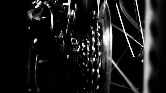 高对比度自行车齿轮和车轮旋转视频下载