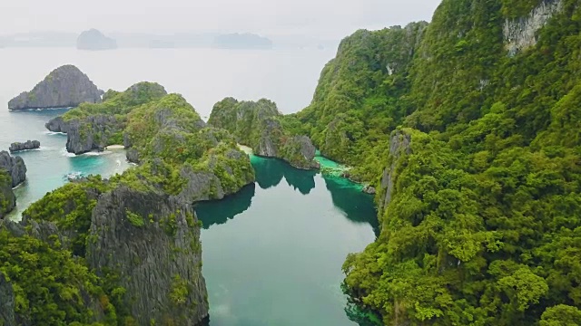 无人机拍摄的热带岛屿与岩石，巴拉望，菲律宾视频下载