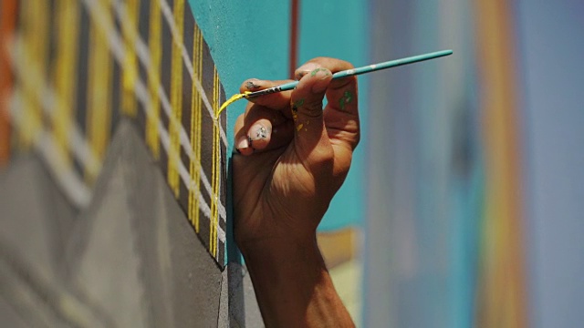 特写手画街头艺术(涂鸦)在号角巷，旧金山，美国视频下载