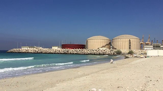海滨海水淡化厂用于储存海水的水箱视频下载