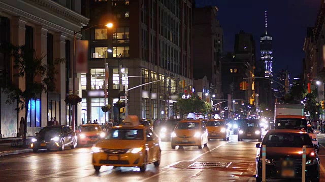 夜晚建立曼哈顿城市交通的拍摄视频素材