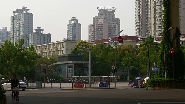 晴天上海城市交通十字路口全景4k中国视频素材