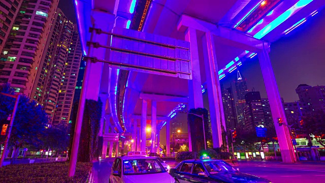 夜晚粉蓝色照明上海城市交通路口全景4k时间流逝中国视频素材