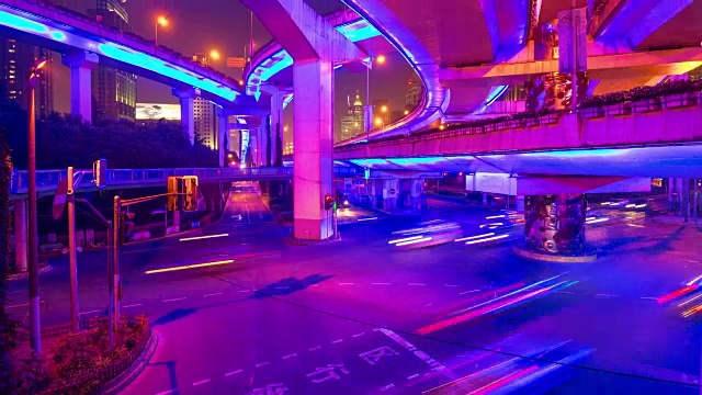 夜光上海市著名的交通路口全景4k时间流逝中国视频素材