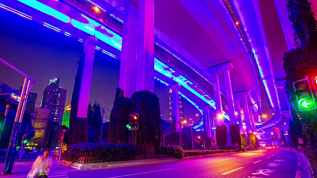 夜晚粉蓝色照明上海城市交通路口全景4k时间流逝中国视频素材