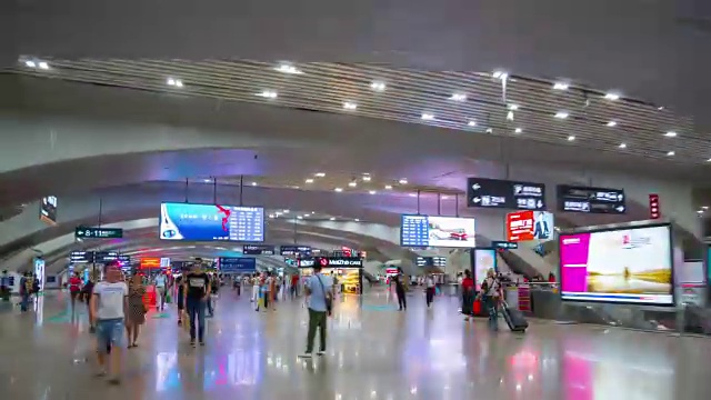 广州市火车站大厅步行全景4k时间流逝中国视频素材