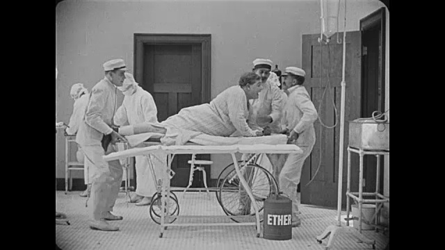 1918年，急诊病人(胖子阿巴克尔)准备手术视频下载