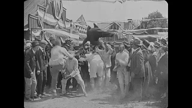 1918年，胖子(胖子阿布克尔饰)试图逃离帮派视频下载