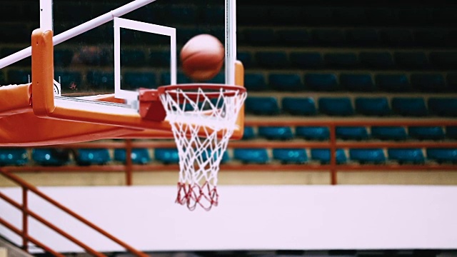 篮球进篮，慢动作视频素材