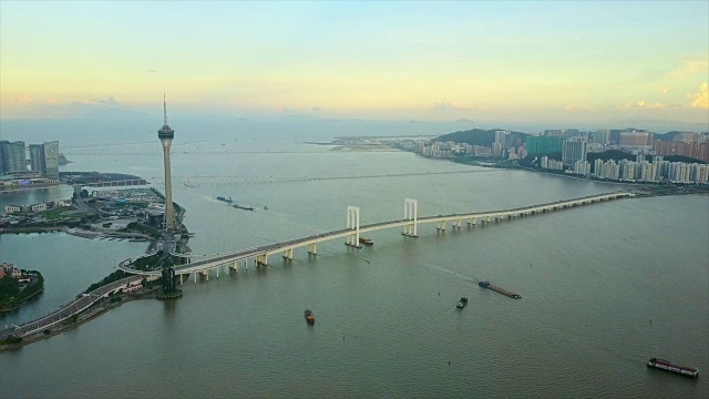 日落时分，珠海澳门著名塔桥全景4k中国视频下载