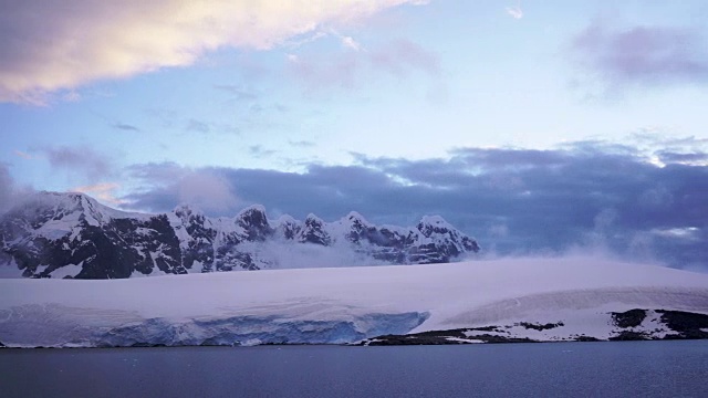延时拍摄:南极洲半岛山脉冰川视频下载