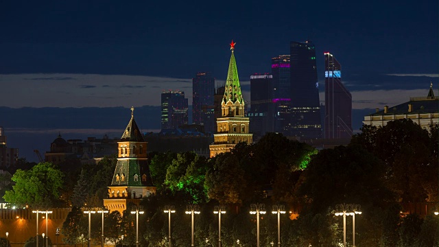 夜光莫斯科著名的克里姆林宫现代城市滨河湾全景4k时间流逝俄罗斯视频素材