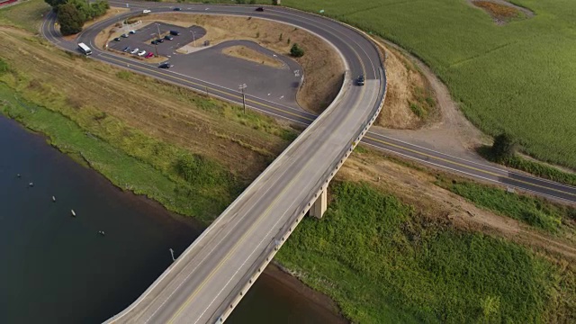 俄勒冈州波特兰市的索维岛大桥视频素材