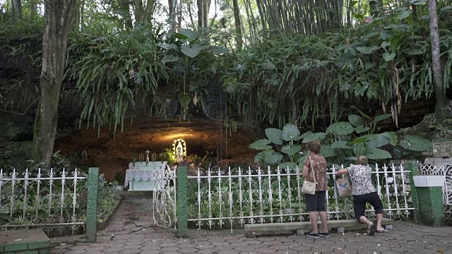 安东尼奥·普拉多的天然洞穴，巴西南大河湾。视频下载