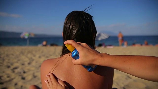 防止皮肤被太阳晒伤视频下载