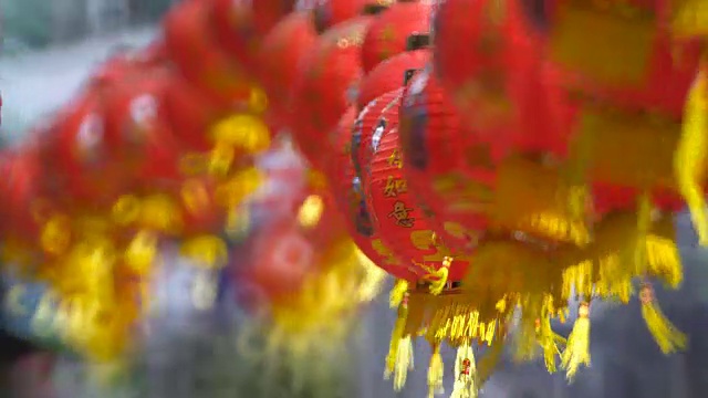 唐人街的中国新年灯笼。祝福短信意味着繁荣，富裕。视频素材
