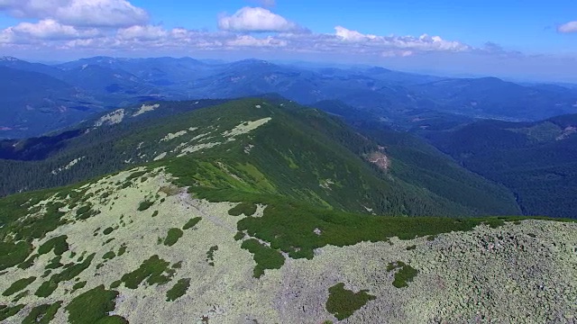喀尔巴阡山脉全景鸟瞰图视频素材