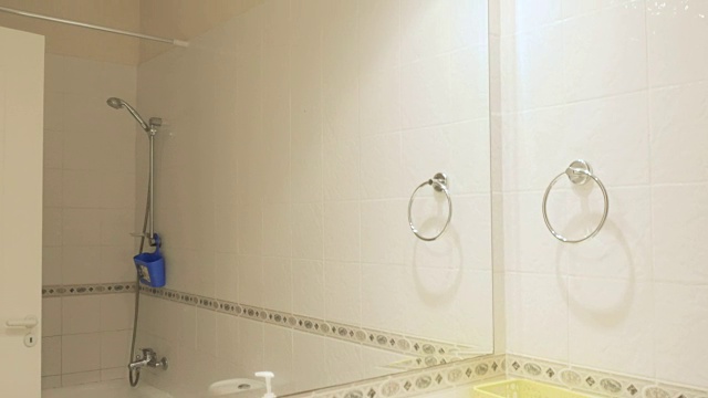 时尚的白色浴室视频素材