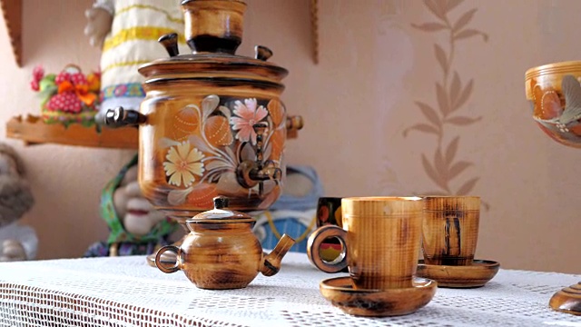 茶壶、木制餐具视频素材