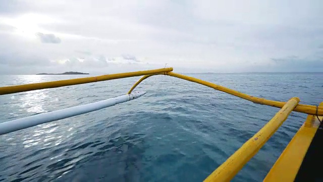 在菲律宾乘坐黄色小船视频下载