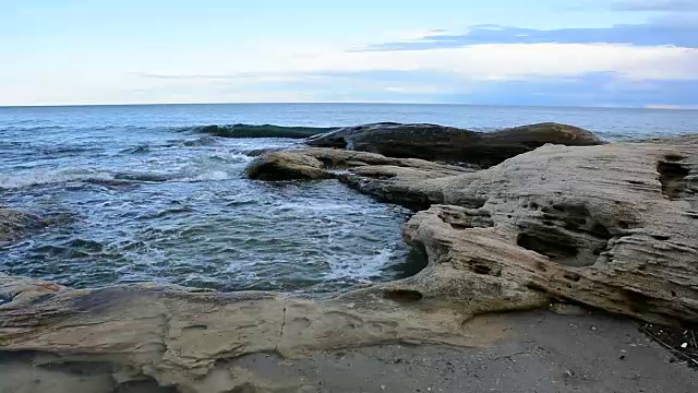 保加利亚黑海沿岸的海景。视频素材