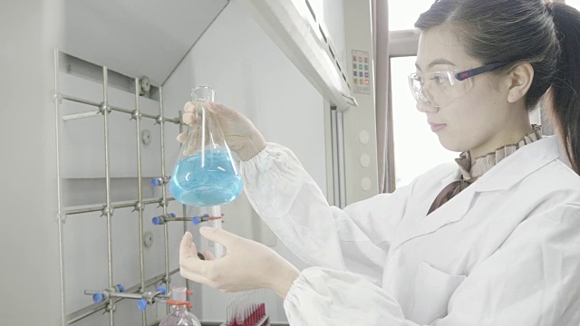 化学实验室亚洲女科学家视频购买