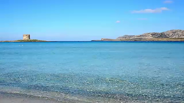 位于世界著名的拉佩罗萨海滩的阿拉贡塔。意大利撒丁岛视频素材