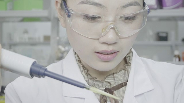 生物实验室亚洲女科学家视频素材