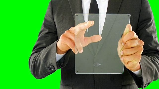 商人使用玻璃数码平板4k视频素材