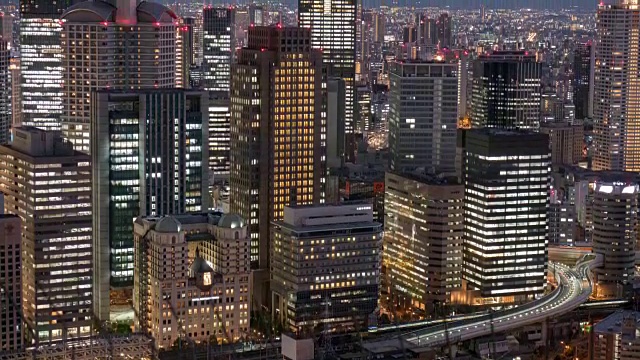 4k时光流逝:大阪鸟瞰图。倾斜了拍摄视频下载